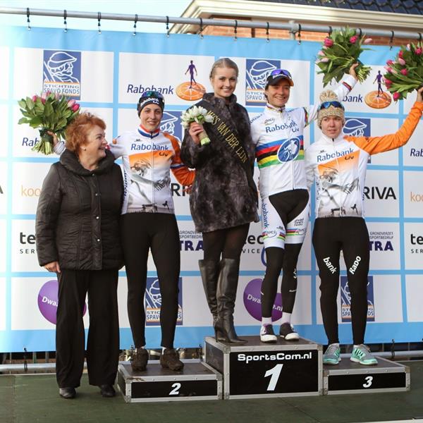 20e Centrumcross 2015 Dames | Wielrennen Surhuisterveen