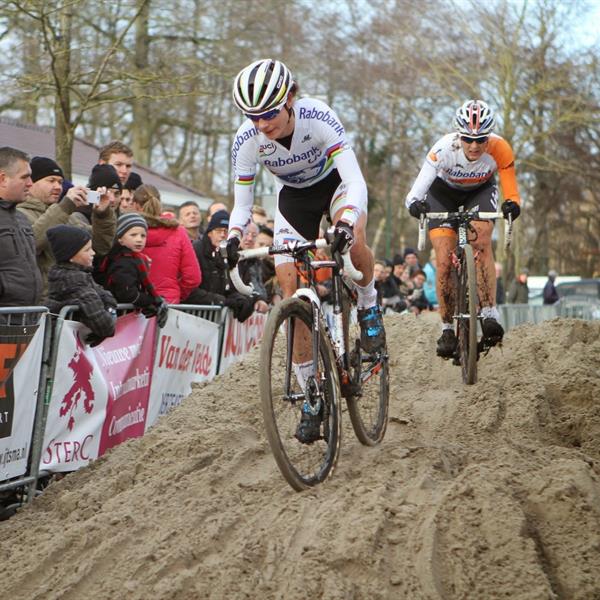 20e Centrumcross 2015 Dames | Wielrennen Surhuisterveen