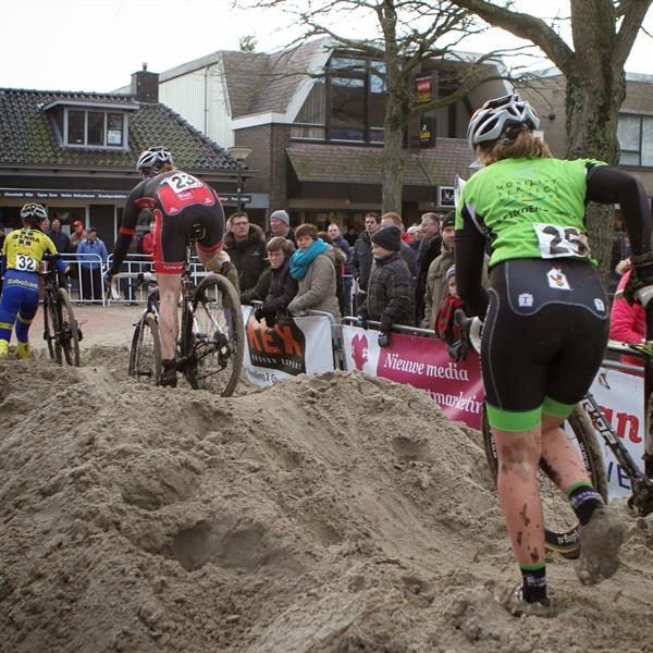 20e Centrumcross 2015 Dames | Wielrennen Surhuisterveen