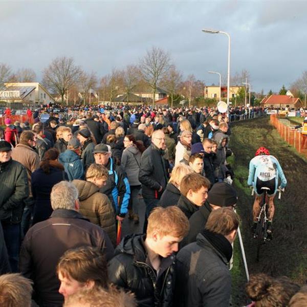 19e Centrumcross Surhuisterveen 2014 (1) | Wielrennen Surhuisterveen