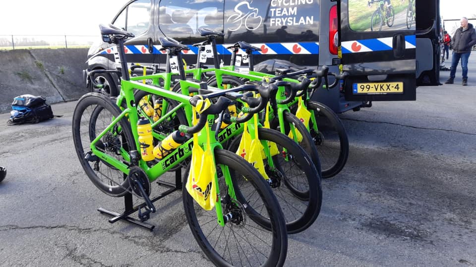 Cycling Team Fryslân rijdt op 14CARBON út Koudum