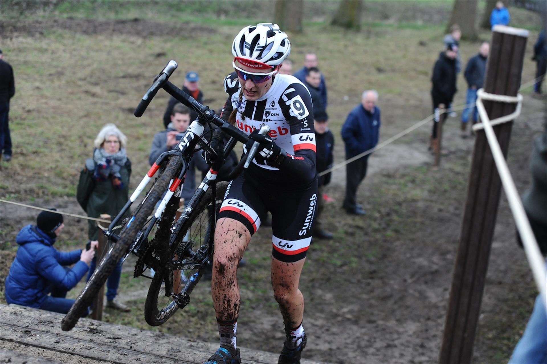 Wereldkampioene Lucinda Brand wint alle klassementen