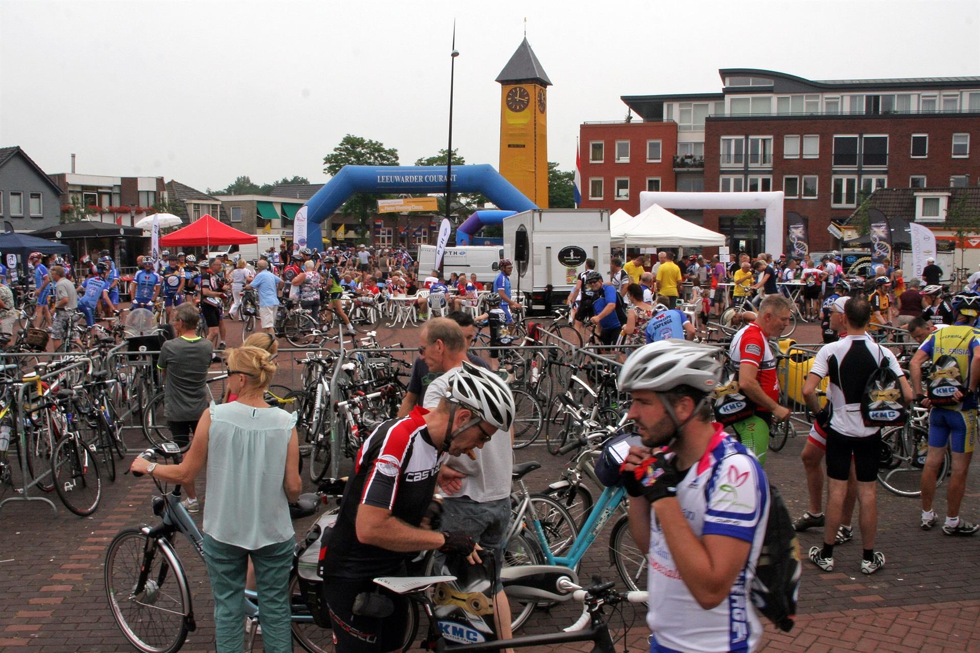 Zestiende editie fietstoertocht zaterdag 17 juli op het programma  Surhuisterveen in teken van Pieter Weening Classic
