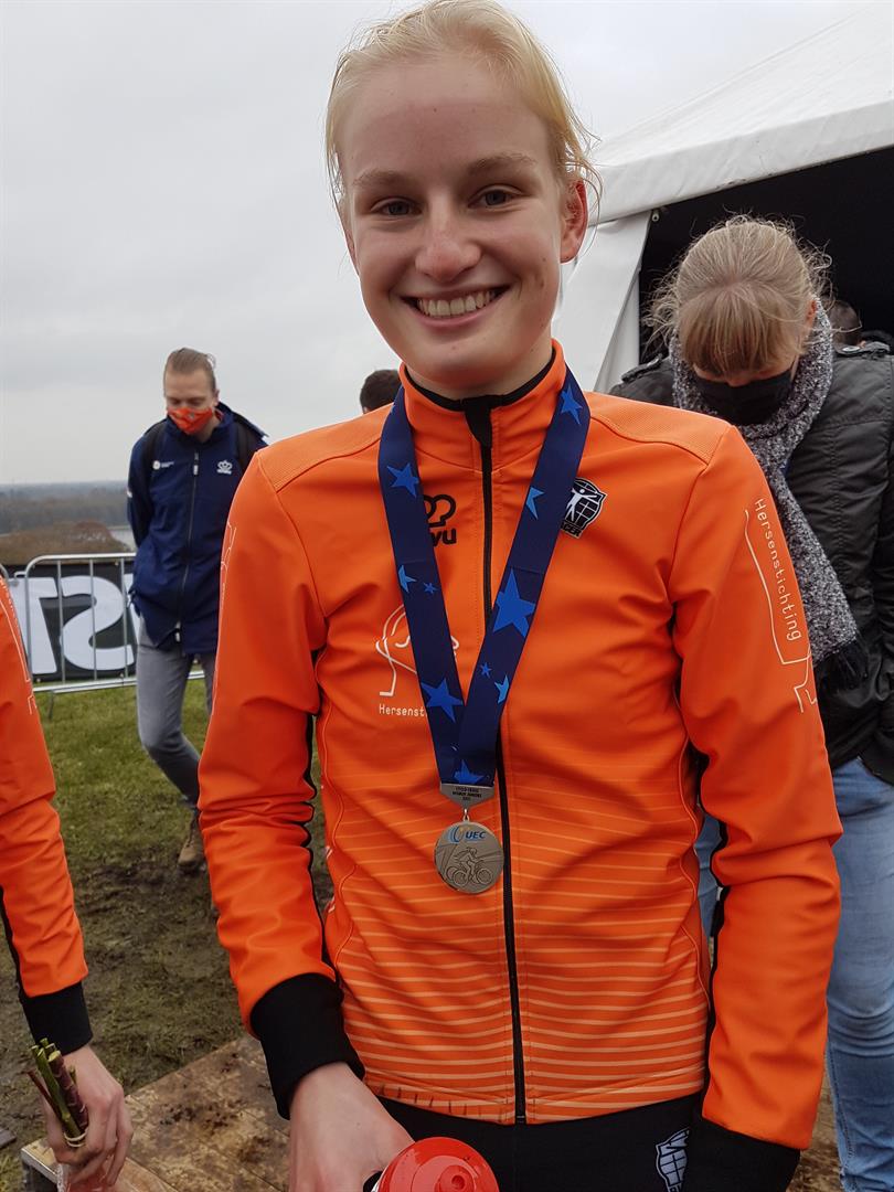 Zilver voor Leonie Bentveld op EK veldrijden