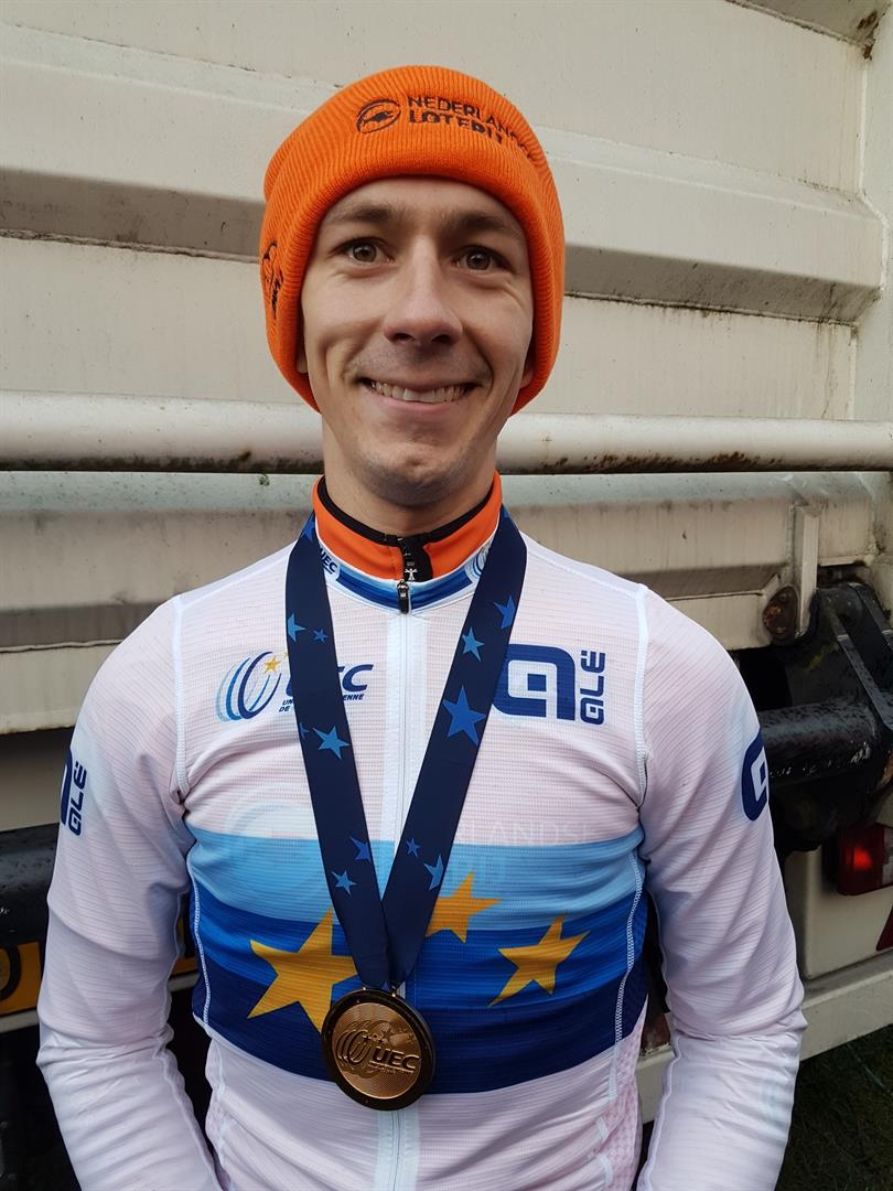 Sterke Lars van der Haar wint Europese titel op VAM-berg