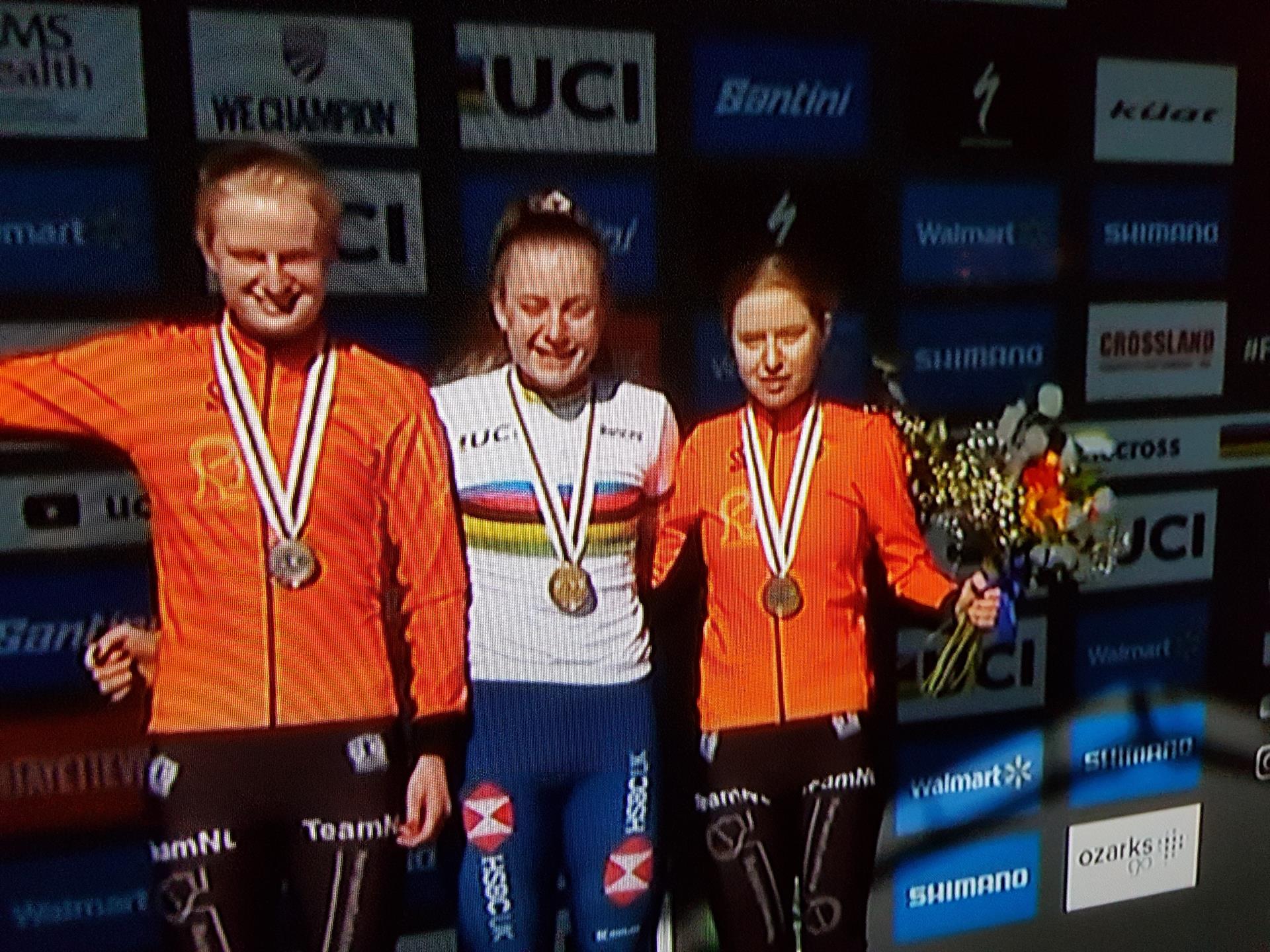 Zilver voor Leonie Bentveld en Lars van der Haar op WK Fayettevile (USA); 8e titel Vos