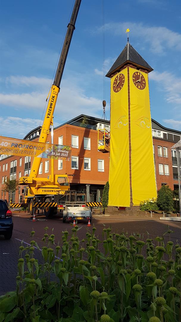 Feanster Toer in het geel