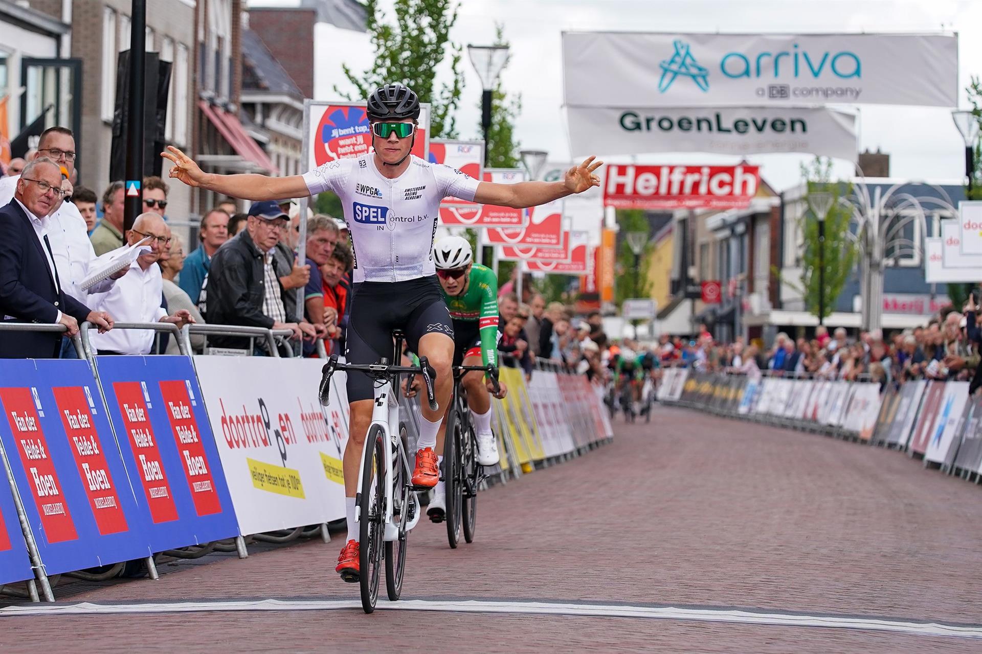 Krijnsen kraait victorie in Surhuisterveen