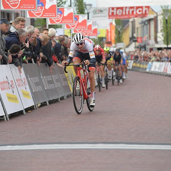 40e Profronde (Foto's Martin de Jong, www.fotopersburomartindejong.nl) | Wielrennen Surhuisterveen