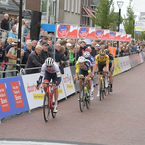 40e Profronde (Foto's Martin de Jong, www.fotopersburomartindejong.nl) | Wielrennen Surhuisterveen