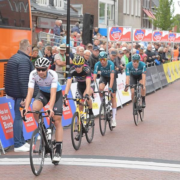 40e Profronde (Foto's Martin de Jong, www.fotopersburomartindejong.nl) | Wielrennen Surhuisterveen