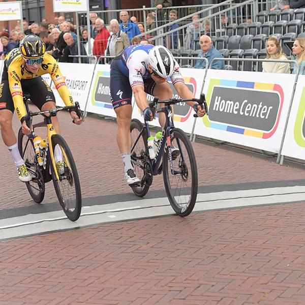 40e Profronde (Foto's Martin de Jong, www.fotopersburomartindejong.nl) | Wielrennen Surhuisterveen