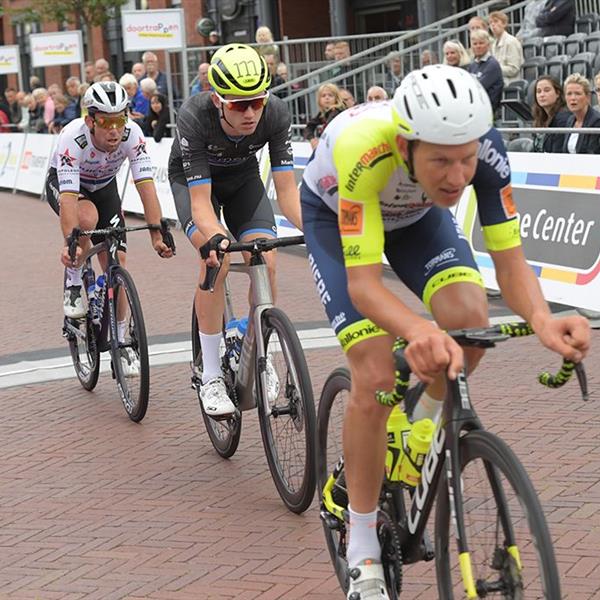 40e Profronde (Foto's Martin de Jong, www.fotopersburomartindejong.nl) | Wielrennen Surhuisterveen