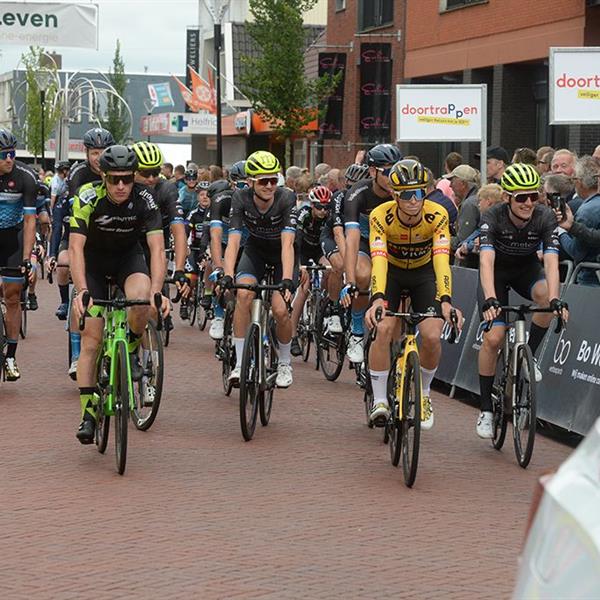 40e Profronde (Foto's Martin de Jong, www.fotopersburomartindejong.nl) | Wielrennen Surhuisterveen