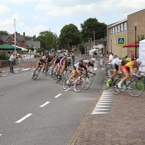 35e Profronde Surhuisterveen 2016 Dames | Wielrennen Surhuisterveen