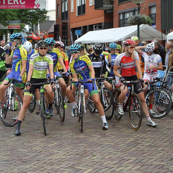 34e Profronde van Surhuisterveen 2015 Dames | Wielrennen Surhuisterveen