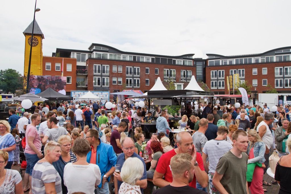 Zondag Feanster Foodfestival op het Torenplein