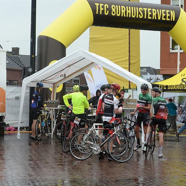 18e Pieter Weening Classic 2023 (foto's Martin de Jong, www.fotopersburomartindejong.nl) | Wielrennen Surhuisterveen