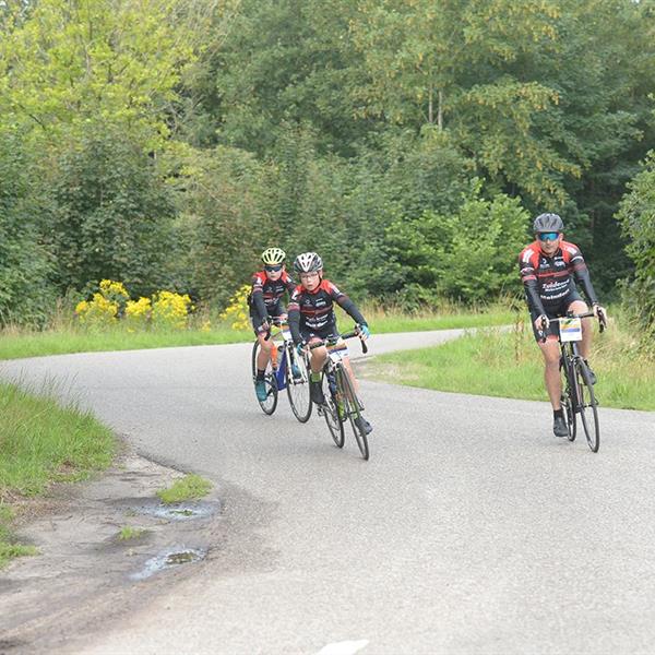 18e Pieter Weening Classic 2023 (foto's Martin de Jong, www.fotopersburomartindejong.nl) | Wielrennen Surhuisterveen
