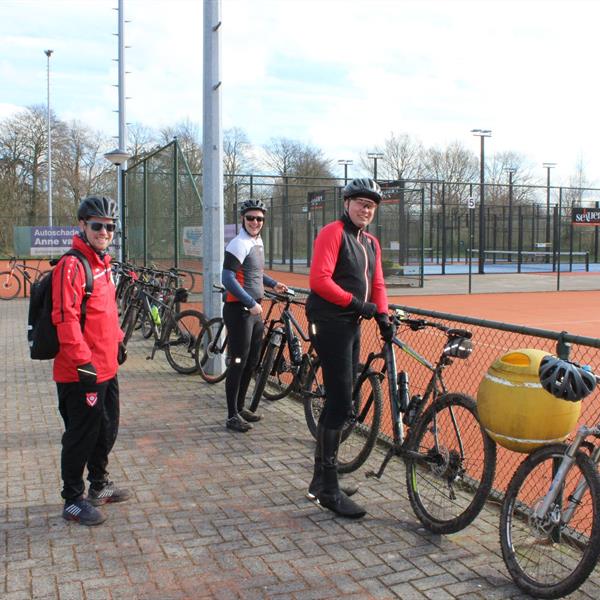 TFCS Veldtoertocht maart 2024 | Wielrennen Surhuisterveen