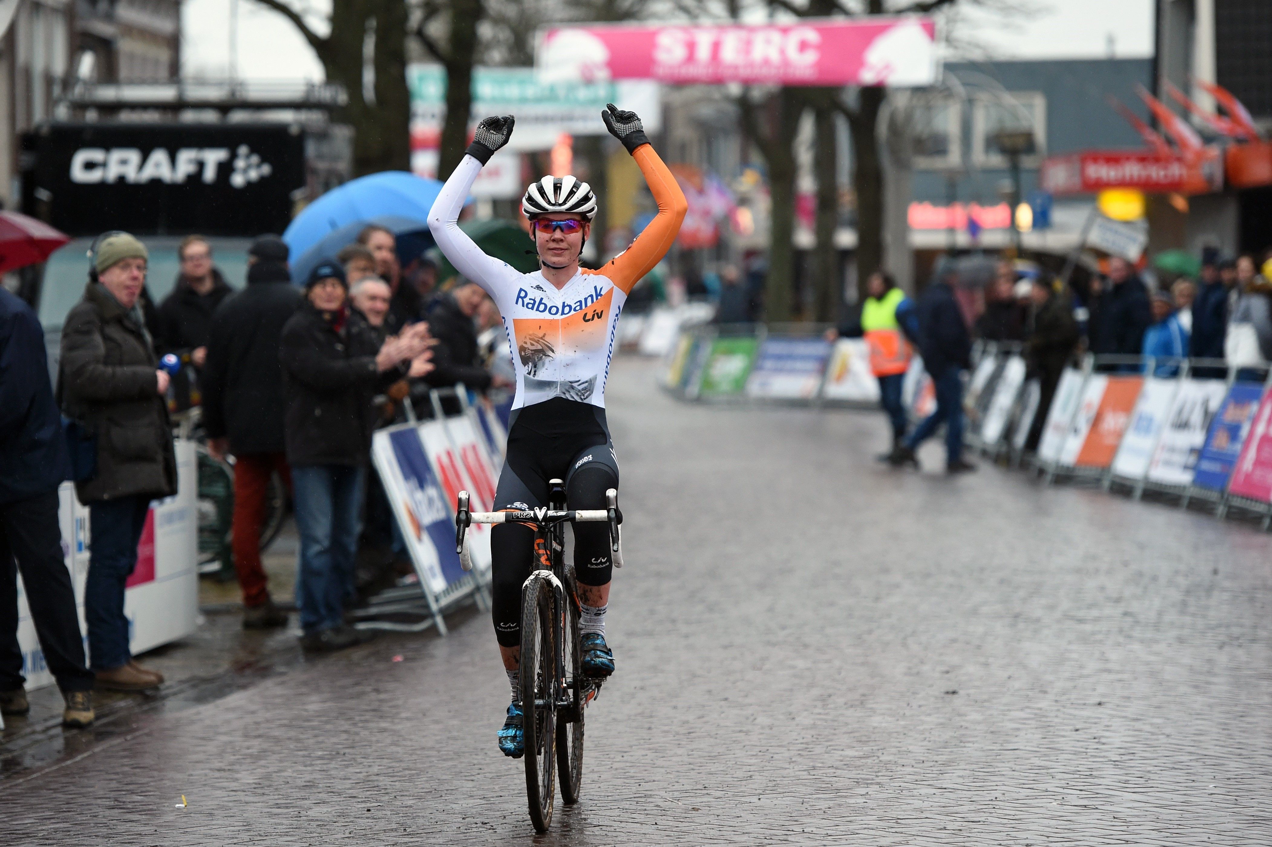 Olympisch kampioene Anna van der Breggen start in NK Surhuisterveen