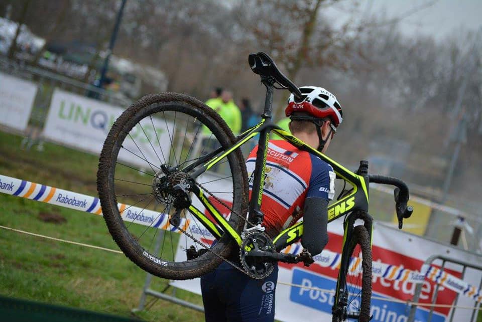 Het NK Veldrijden van nieuweling Roan Konings