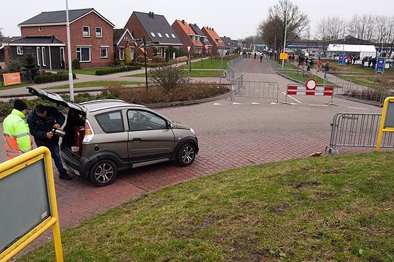 Vrijwilligers NK-veldrijden zitten er warmpjes bij door koffie en dekens