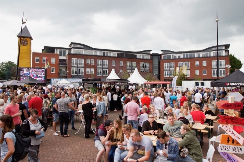 Opnieuw bruisend foodfestival op Torenplein Surhuisterveen