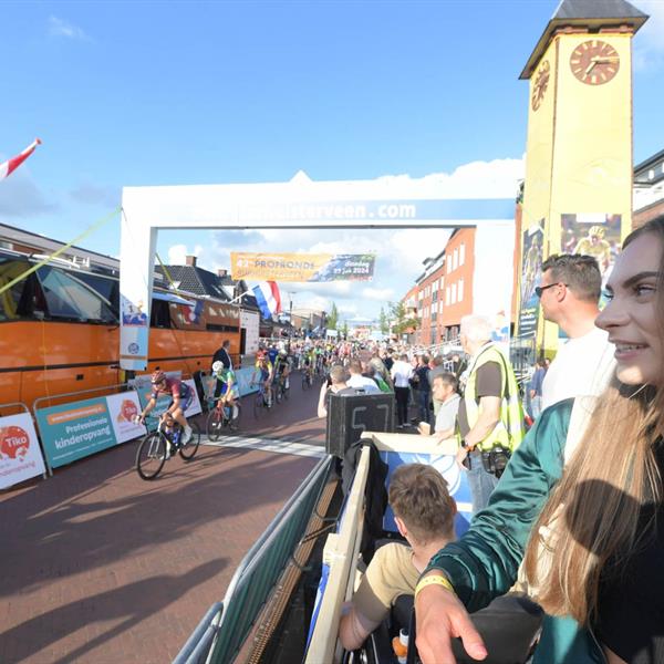 42e Profronde - Foto's Martin de Jong (www.fotopersburomartindejong.nl) | Wielrennen Surhuisterveen