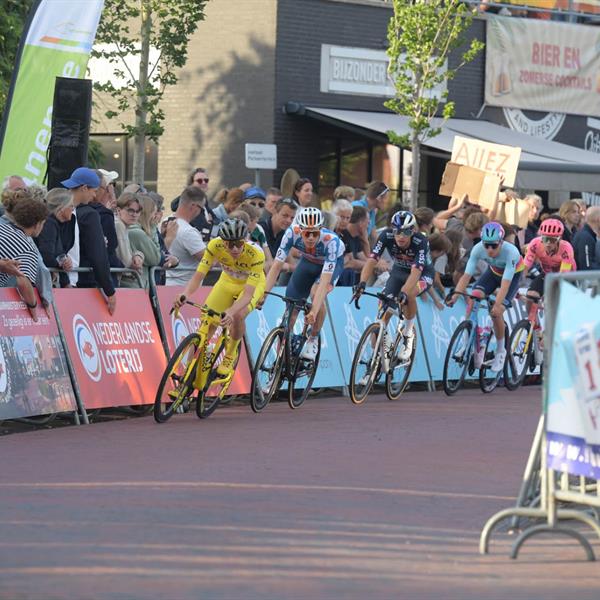 42e Profronde - Foto's Martin de Jong (www.fotopersburomartindejong.nl) | Wielrennen Surhuisterveen