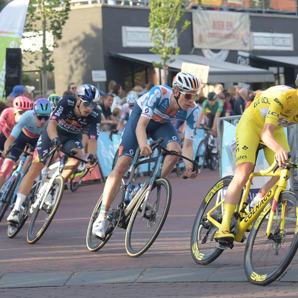 42e Profronde - Foto's Martin de Jong (www.fotopersburomartindejong.nl) | Wielrennen Surhuisterveen