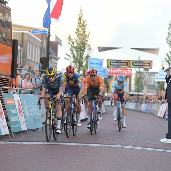 42e Profronde - Foto's Martin de Jong (www.fotopersburomartindejong.nl) | Wielrennen Surhuisterveen