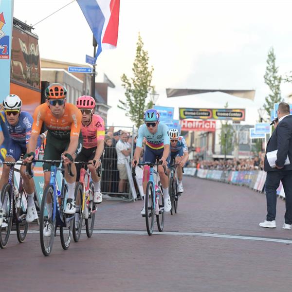 42e Profronde - Foto's Martin de Jong (www.fotopersburomartindejong.nl) | Wielrennen Surhuisterveen