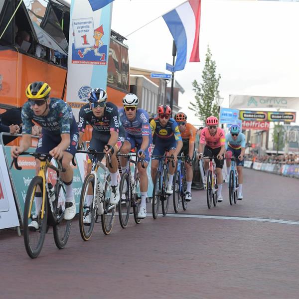 42e Profronde - Foto's Martin de Jong (www.fotopersburomartindejong.nl) | Wielrennen Surhuisterveen