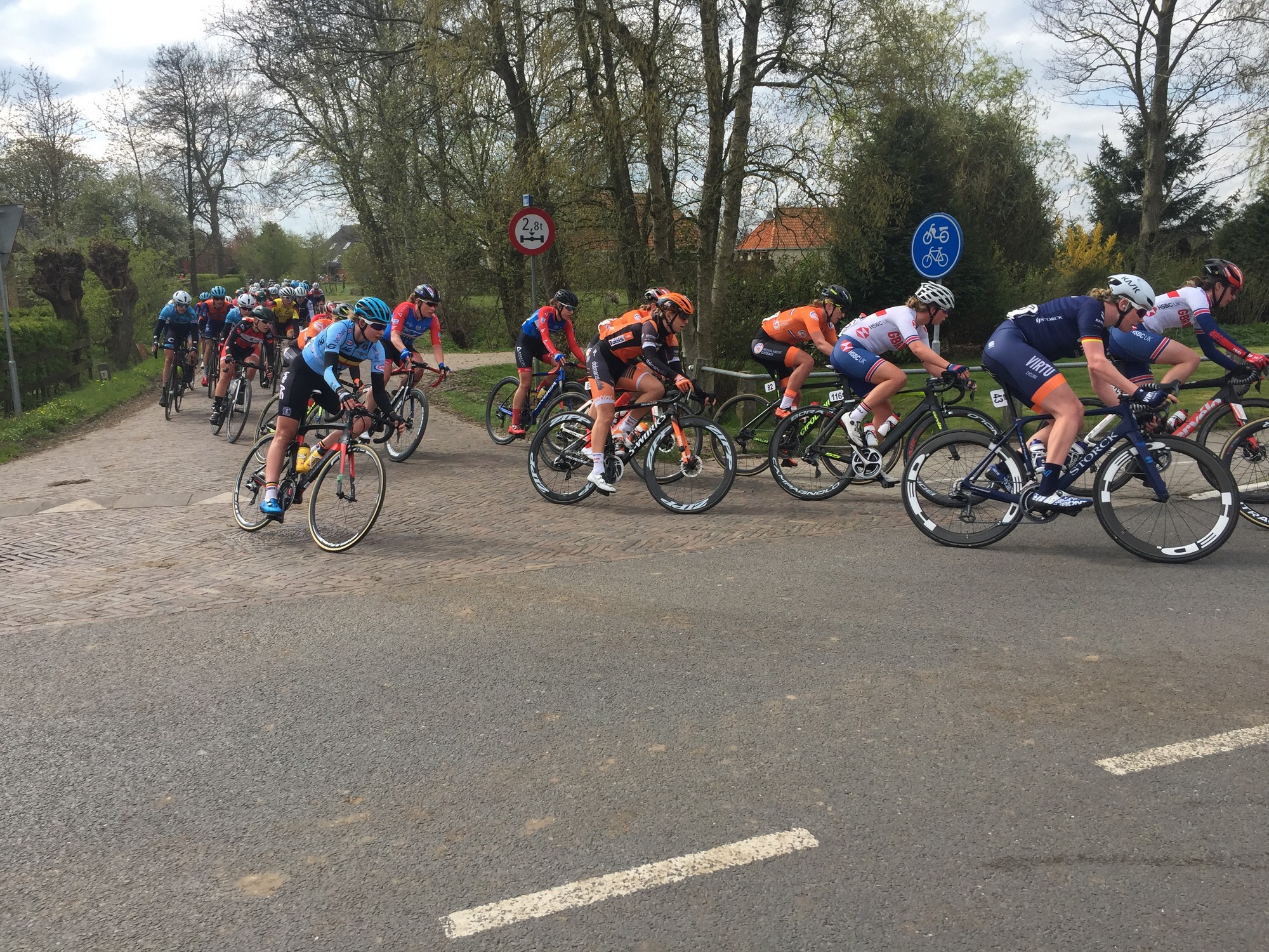 Kröger wint op een geweldige wijze de etappe in Surhuisterveen