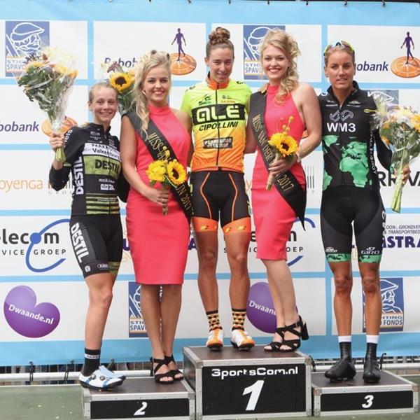 36e Profronde van Surhuisterveen 2017 - dames (foto's Edo Werkman) | Wielrennen Surhuisterveen