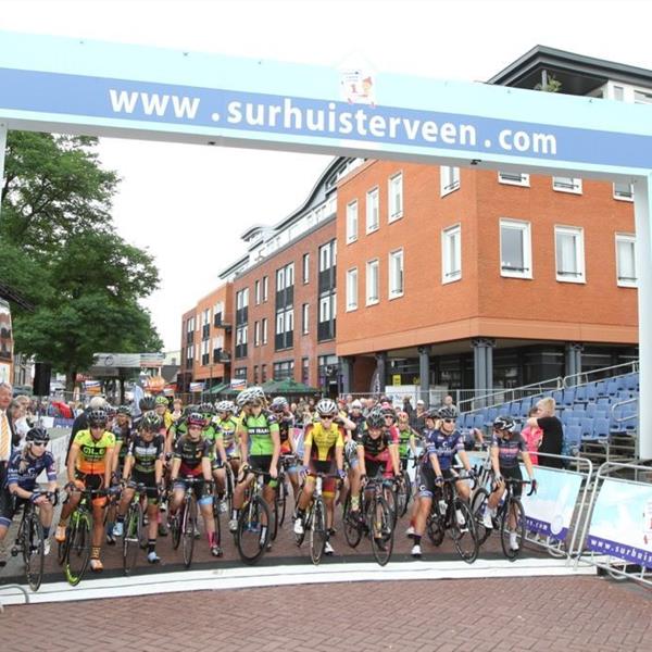 36e Profronde van Surhuisterveen 2017 - dames (foto's Edo Werkman) | Wielrennen Surhuisterveen