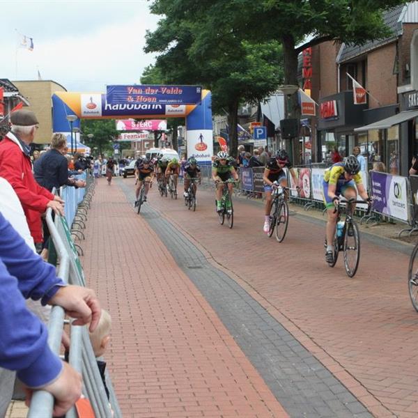 36e Profronde van Surhuisterveen 2017 - dames (foto's Edo Werkman) | Wielrennen Surhuisterveen