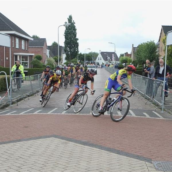 36e Profronde van Surhuisterveen 2017 - dames (foto's Edo Werkman) | Wielrennen Surhuisterveen