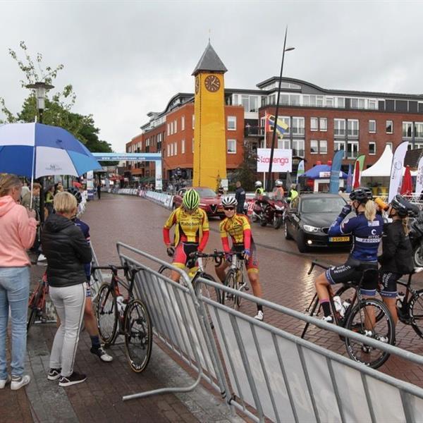 36e Profronde van Surhuisterveen 2017 - dames (foto's Edo Werkman) | Wielrennen Surhuisterveen