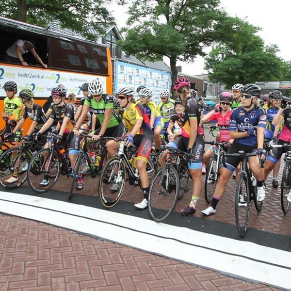 36e Profronde van Surhuisterveen 2017 - dames (foto's Edo Werkman) | Wielrennen Surhuisterveen