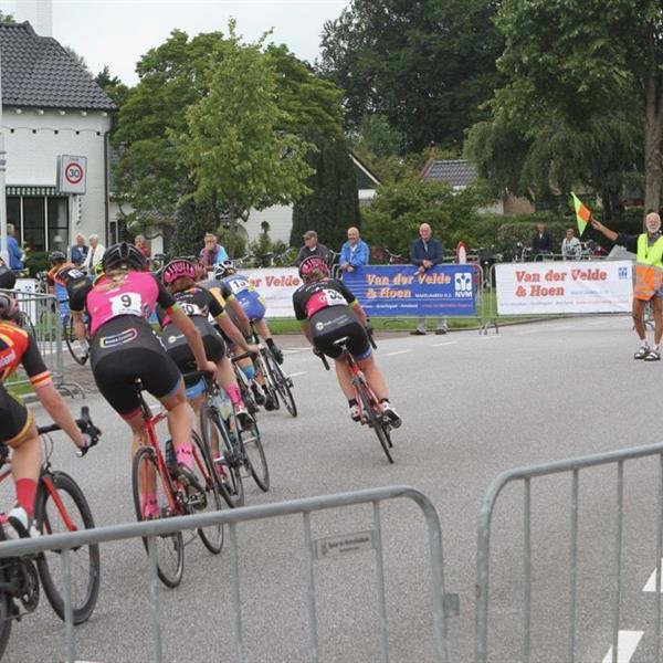 36e Profronde van Surhuisterveen 2017 - dames (foto's Edo Werkman) | Wielrennen Surhuisterveen