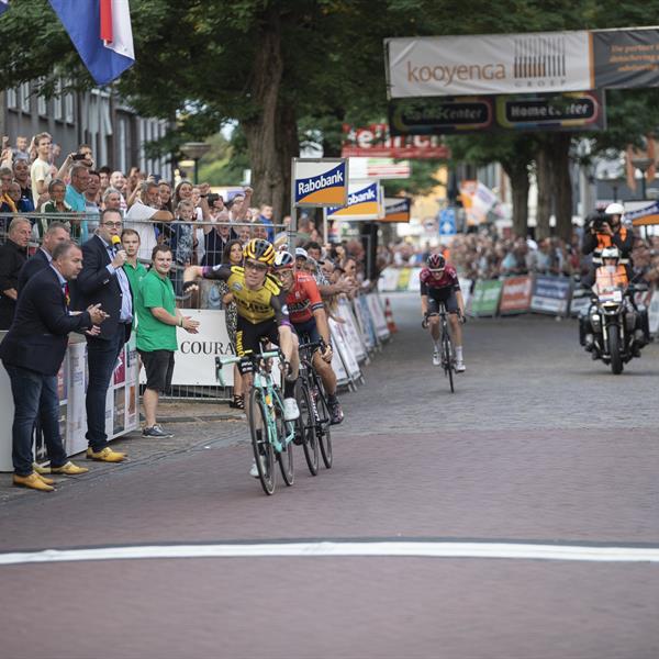 38e Profronde van Surhuisterveen 2019 - Profs (Edo Werkman) | Wielrennen Surhuisterveen