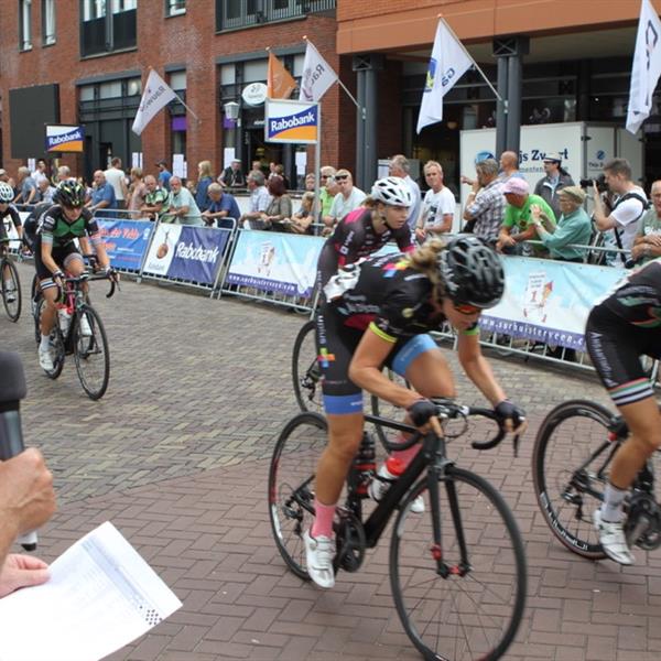 37e Profronde van Surhuisterveen 2018 - dames (foto's Edo Werkman) | Wielrennen Surhuisterveen