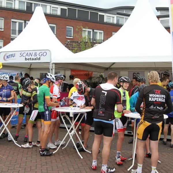 12e Pieter Weening Classic 2017 (foto's Edo Werkman) | Wielrennen Surhuisterveen