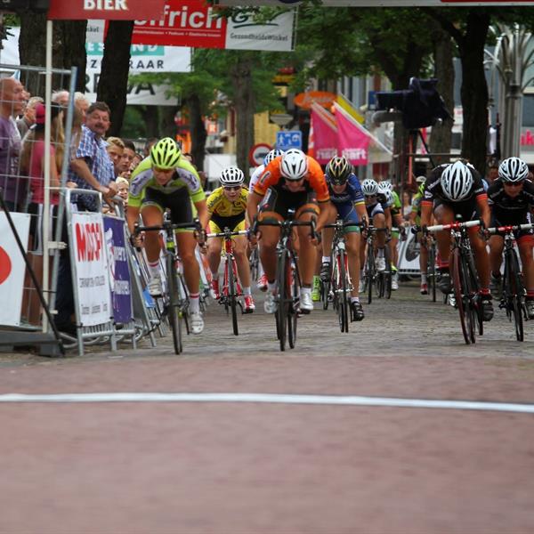33e Profronde van Surhuisterveen 2014 - Damescriterium | Wielrennen Surhuisterveen