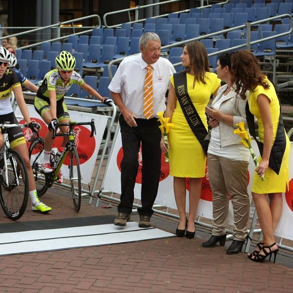 33e Profronde van Surhuisterveen 2014 - Damescriterium | Wielrennen Surhuisterveen