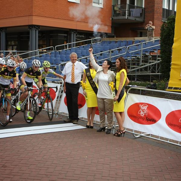 33e Profronde van Surhuisterveen 2014 - Damescriterium | Wielrennen Surhuisterveen