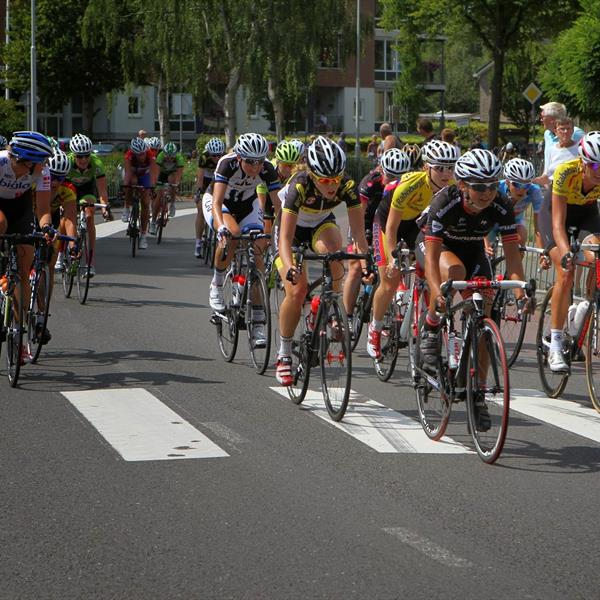 33e Profronde van Surhuisterveen 2014 - Damescriterium | Wielrennen Surhuisterveen
