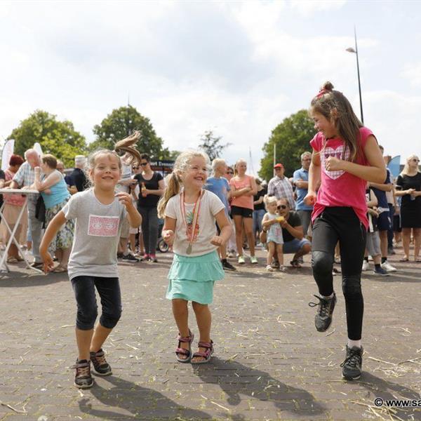 Cadeau Festival Surhuisterveen slotfeest 2017 | Wielrennen Surhuisterveen